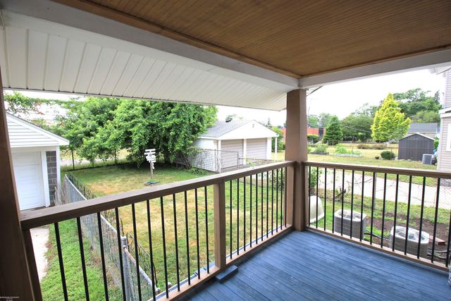 21916 Lakeview Street, St Clair Shores, MI 48080