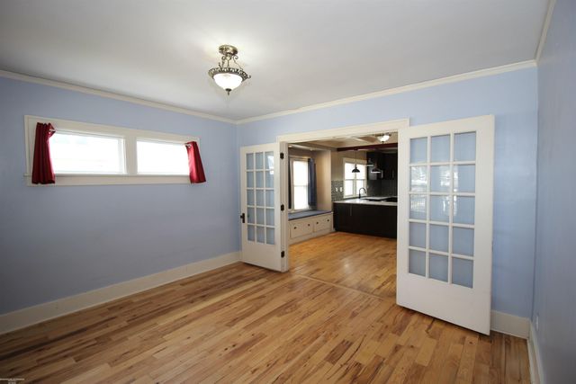 21916 Lakeview Street, St Clair Shores, MI 48080