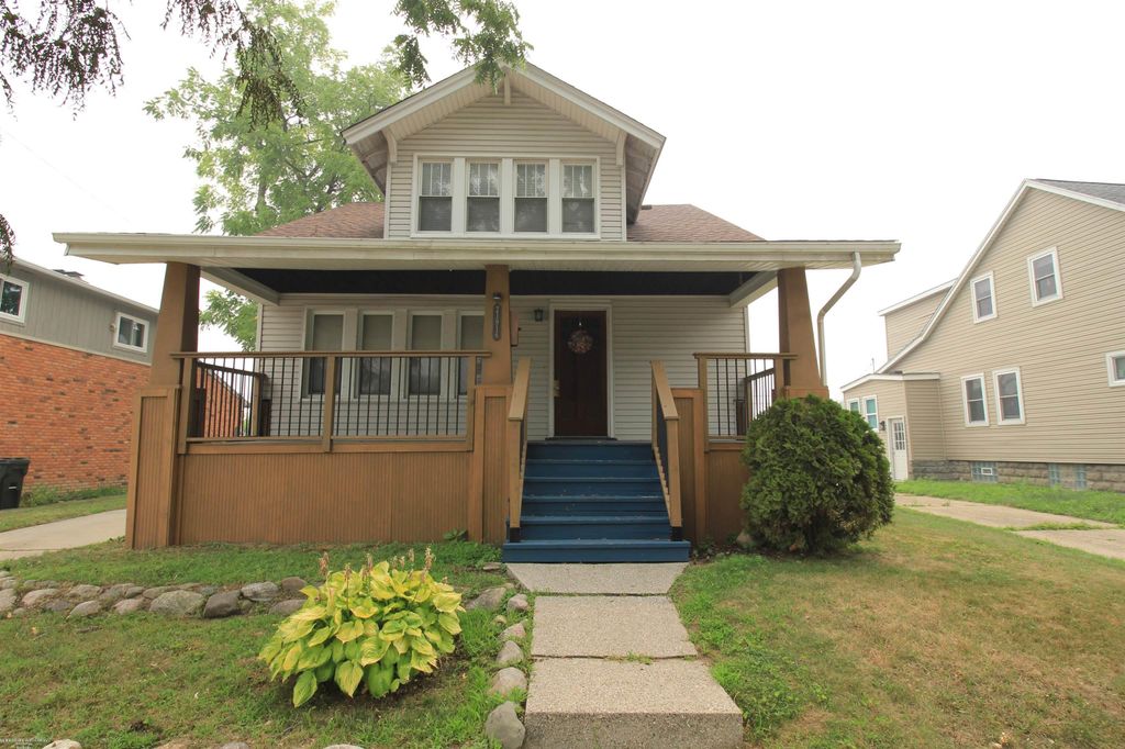 21916 Lakeview Street, St Clair Shores, MI 48080