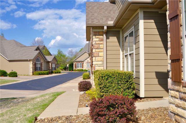 1303 Doe Lane, Bentonville, AR 72713