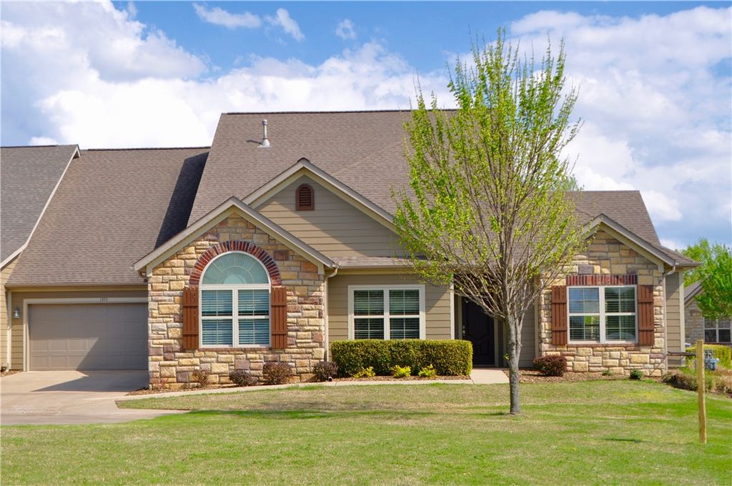 1303 Doe Lane, Bentonville, AR 72713