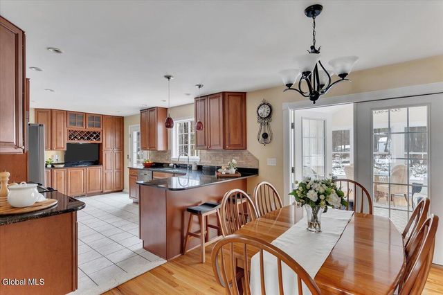 10 Barkwood Lane, Clifton Park, NY 12065