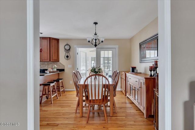 10 Barkwood Lane, Clifton Park, NY 12065