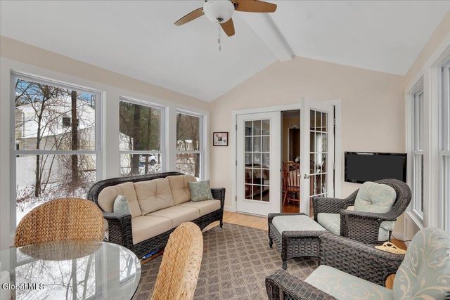 10 Barkwood Lane, Clifton Park, NY 12065