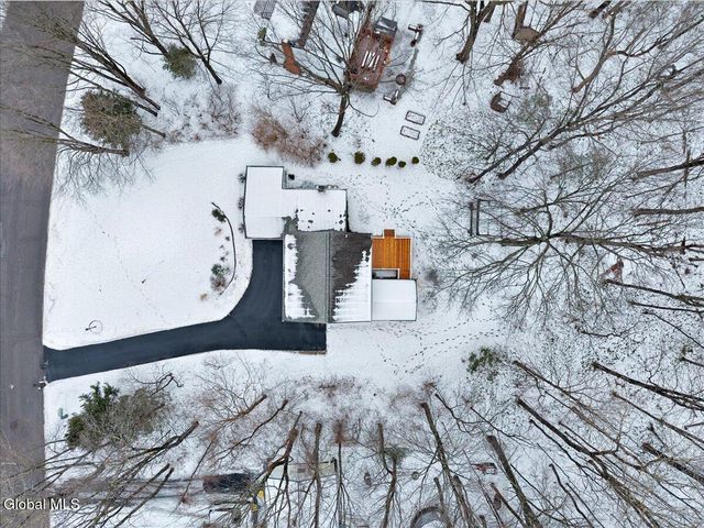 10 Barkwood Lane, Clifton Park, NY 12065