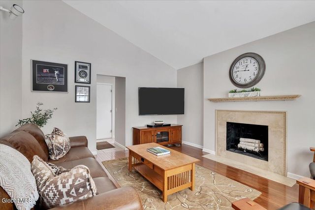 10 Barkwood Lane, Clifton Park, NY 12065