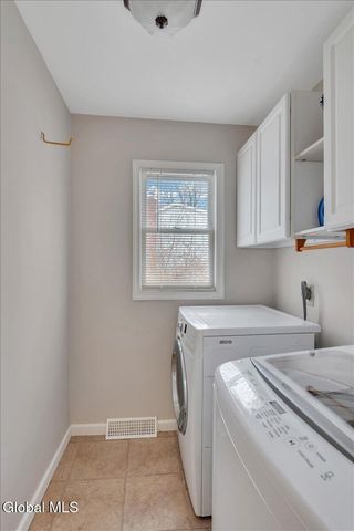 10 Barkwood Lane, Clifton Park, NY 12065