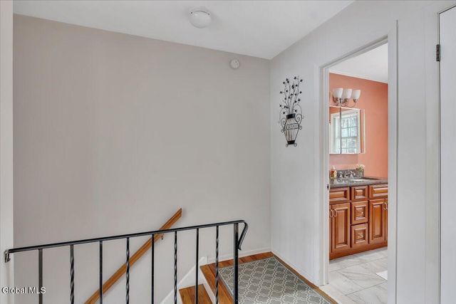 10 Barkwood Lane, Clifton Park, NY 12065