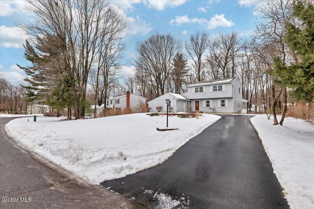 10 Barkwood Lane, Clifton Park, NY 12065