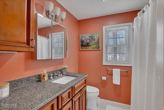 10 Barkwood Lane, Clifton Park, NY 12065