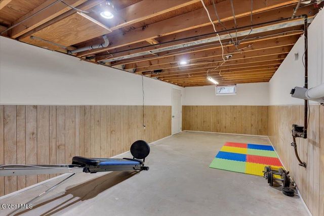 10 Barkwood Lane, Clifton Park, NY 12065