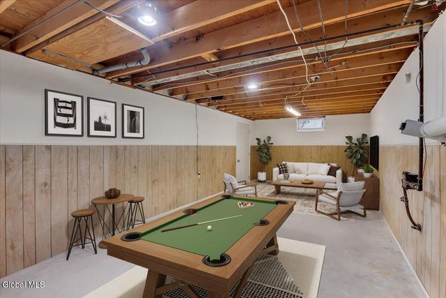 10 Barkwood Lane, Clifton Park, NY 12065