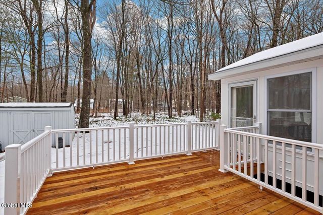 10 Barkwood Lane, Clifton Park, NY 12065