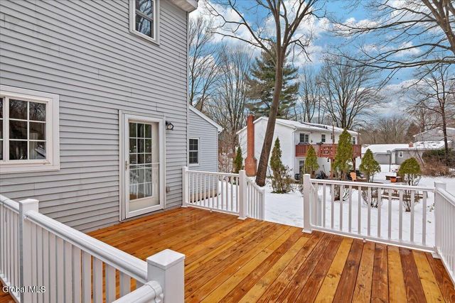 10 Barkwood Lane, Clifton Park, NY 12065