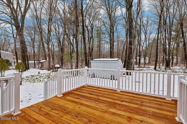 10 Barkwood Lane, Clifton Park, NY 12065