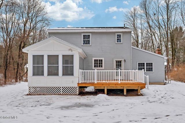 10 Barkwood Lane, Clifton Park, NY 12065