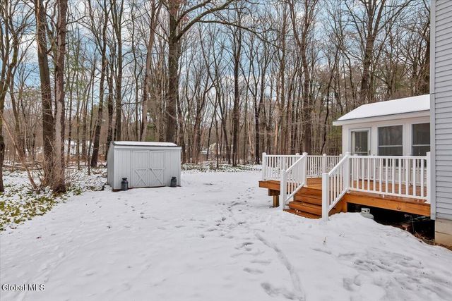 10 Barkwood Lane, Clifton Park, NY 12065