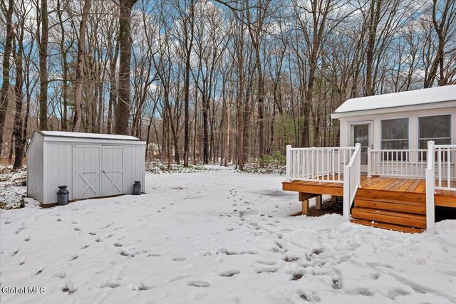 10 Barkwood Lane, Clifton Park, NY 12065