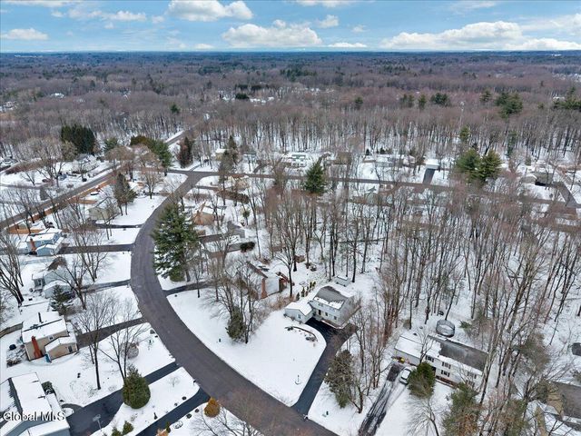 10 Barkwood Lane, Clifton Park, NY 12065