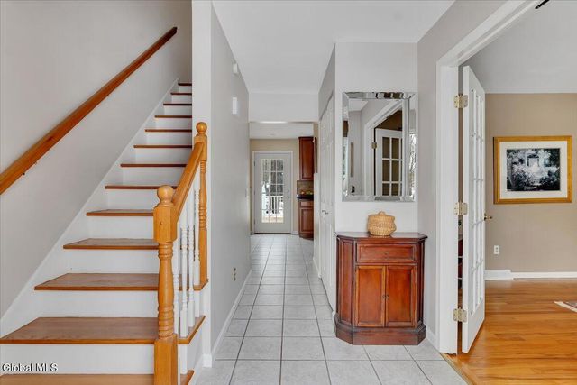 10 Barkwood Lane, Clifton Park, NY 12065