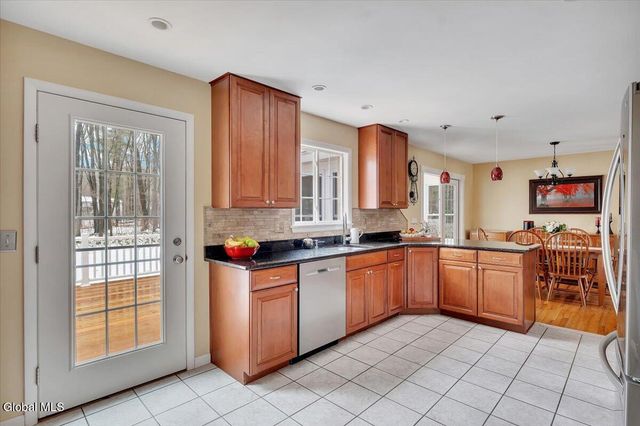 10 Barkwood Lane, Clifton Park, NY 12065