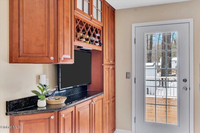 10 Barkwood Lane, Clifton Park, NY 12065