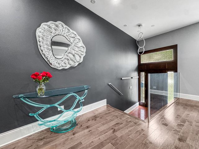 461 W Melrose Street, Chicago, IL 60657