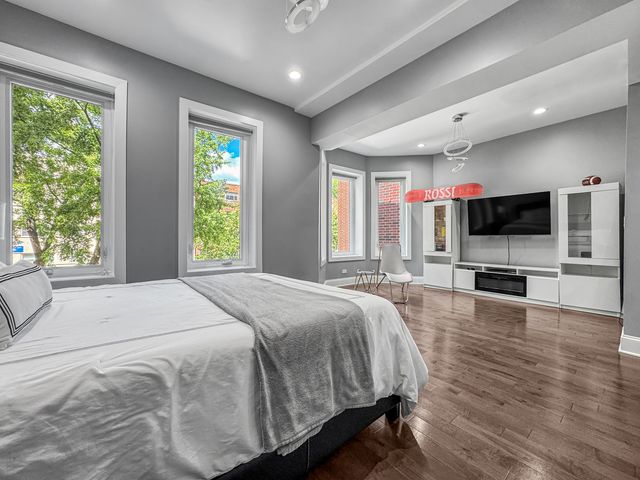 461 W Melrose Street, Chicago, IL 60657