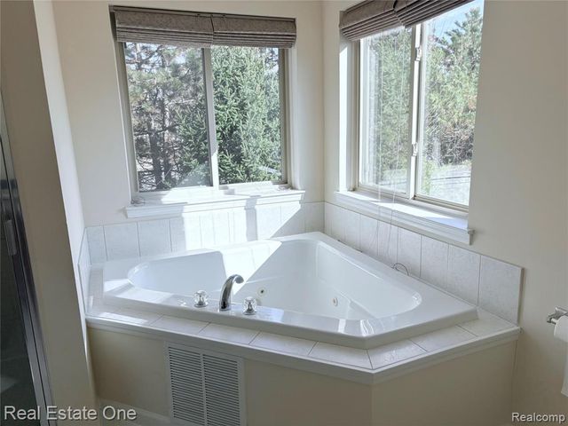 6178 Elarz Drive, Troy, MI 48085