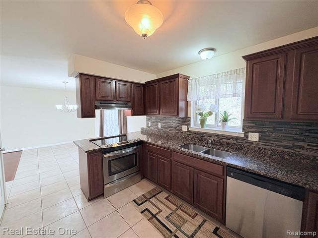 6178 Elarz Drive, Troy, MI 48085