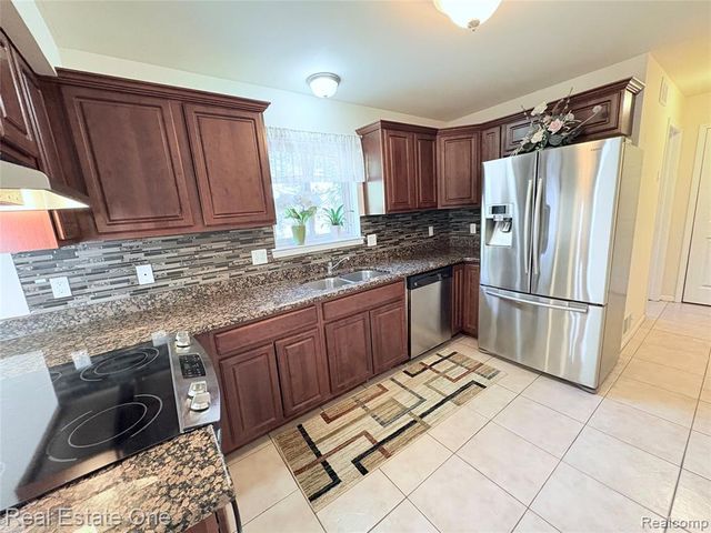 6178 Elarz Drive, Troy, MI 48085