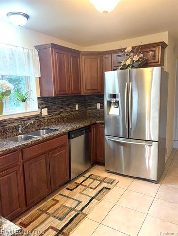 6178 Elarz Drive, Troy, MI 48085