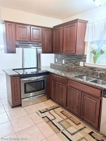 6178 Elarz Drive, Troy, MI 48085