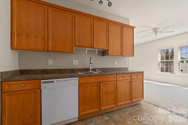 4140 Kenton Glenn Court NW, Concord, NC 28027