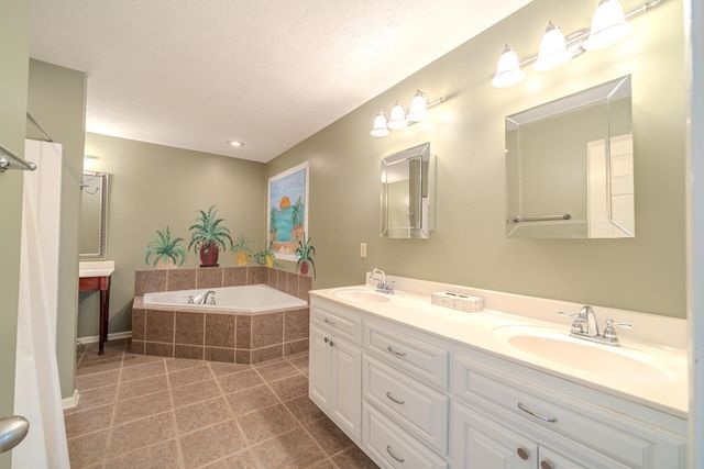 10 JOE WHEELER CV, Adamsville, TN 38310