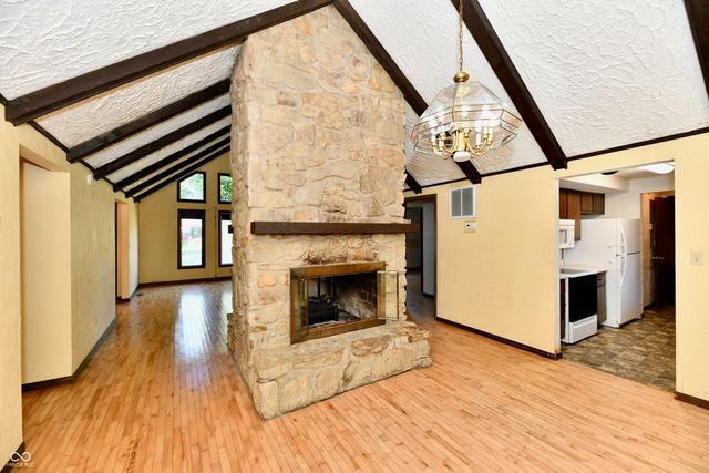 2100 Kitchen Drive, Anderson, IN 46017