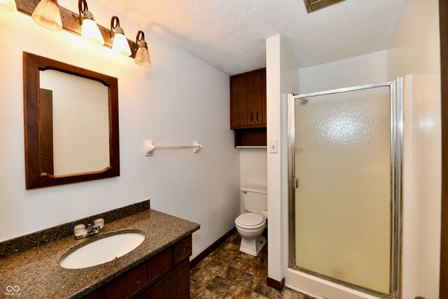 2100 Kitchen Drive, Anderson, IN 46017