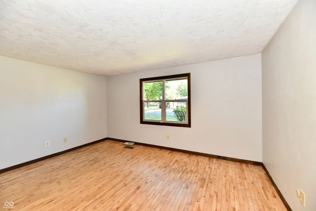 2100 Kitchen Drive, Anderson, IN 46017