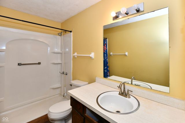 2100 Kitchen Drive, Anderson, IN 46017