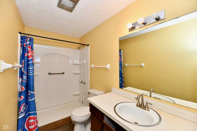 2100 Kitchen Drive, Anderson, IN 46017