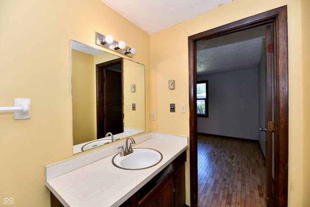 2100 Kitchen Drive, Anderson, IN 46017