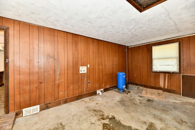 2100 Kitchen Drive, Anderson, IN 46017