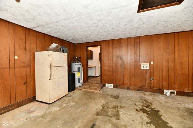 2100 Kitchen Drive, Anderson, IN 46017