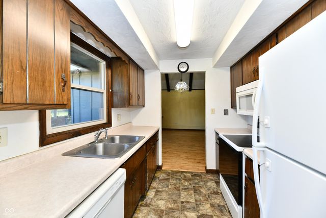 2100 Kitchen Drive, Anderson, IN 46017