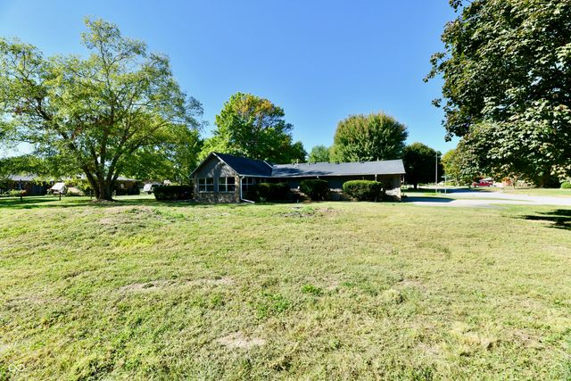 2100 Kitchen Drive, Anderson, IN 46017