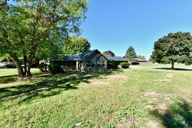 2100 Kitchen Drive, Anderson, IN 46017