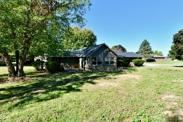 2100 Kitchen Drive, Anderson, IN 46017