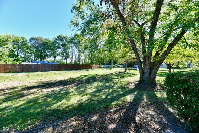 2100 Kitchen Drive, Anderson, IN 46017