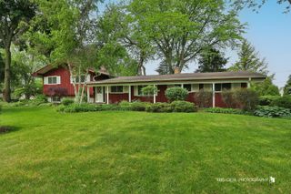819 N Sharon Drive, Woodstock, IL 60098