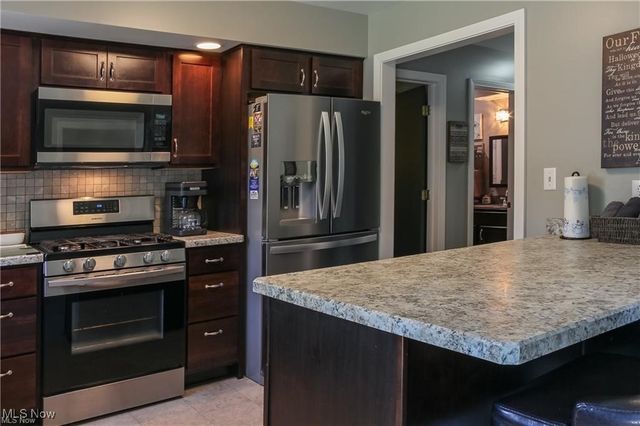 822 Shadowood Lane SE, Warren, OH 44484